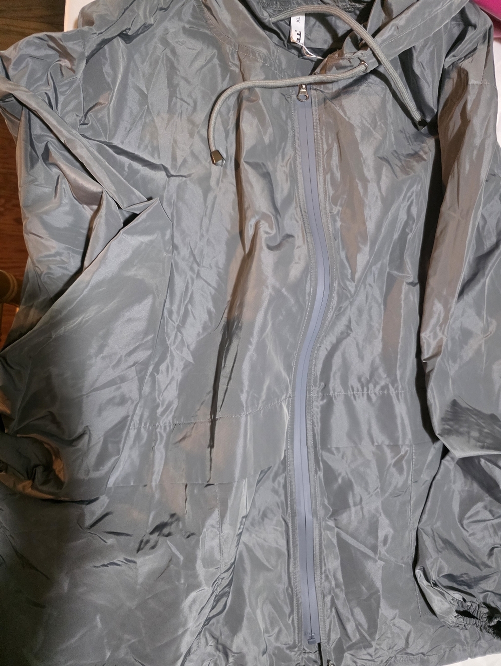Women's Hooded Utility Jacket in Gray - Picture 6 of 7